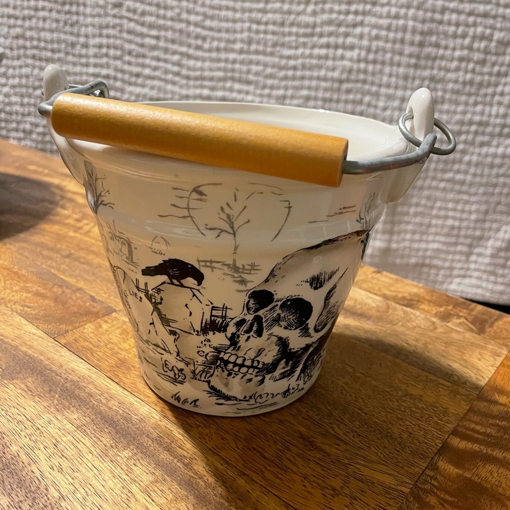 Halloween decoration bucket